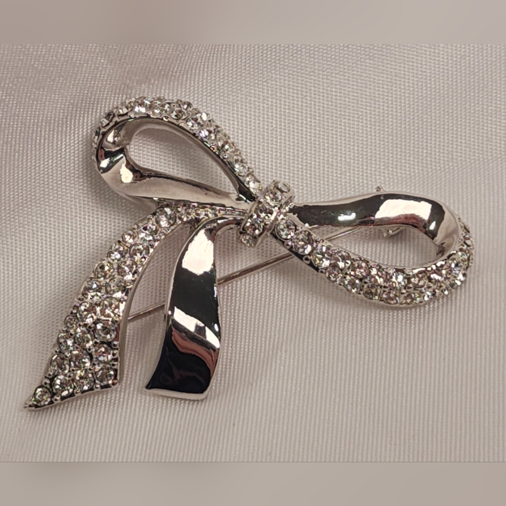 Nina Ricci Rhodium Plated Brooch Pin with Swarovski Crystals Silver
